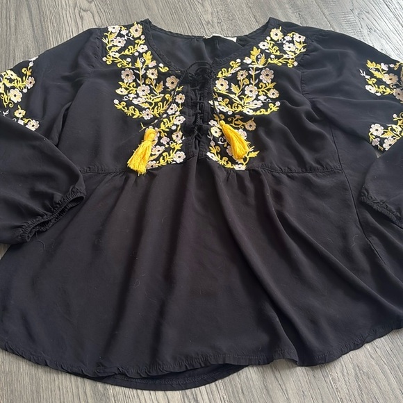 Luna Moon | Yellow and White Floral Embroidered Black Blouse Size Large - Picture 2 of 13